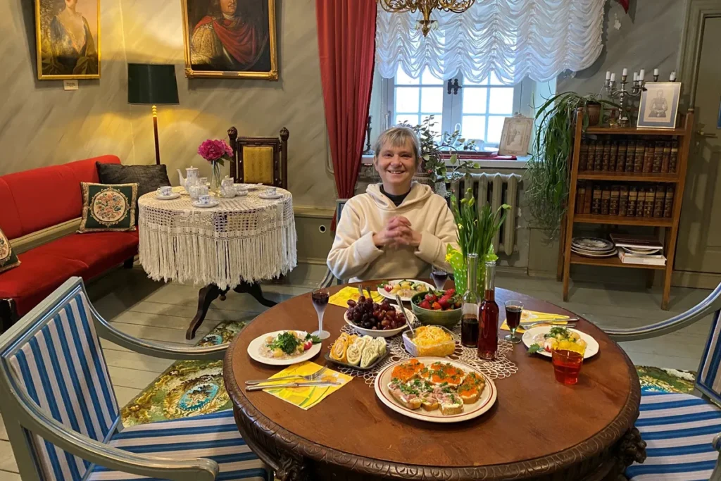 Foto: Tähistame Anu sünnipäeva ja "õnnistame ta sisse" fondihoidja-klienditeenindajaks.